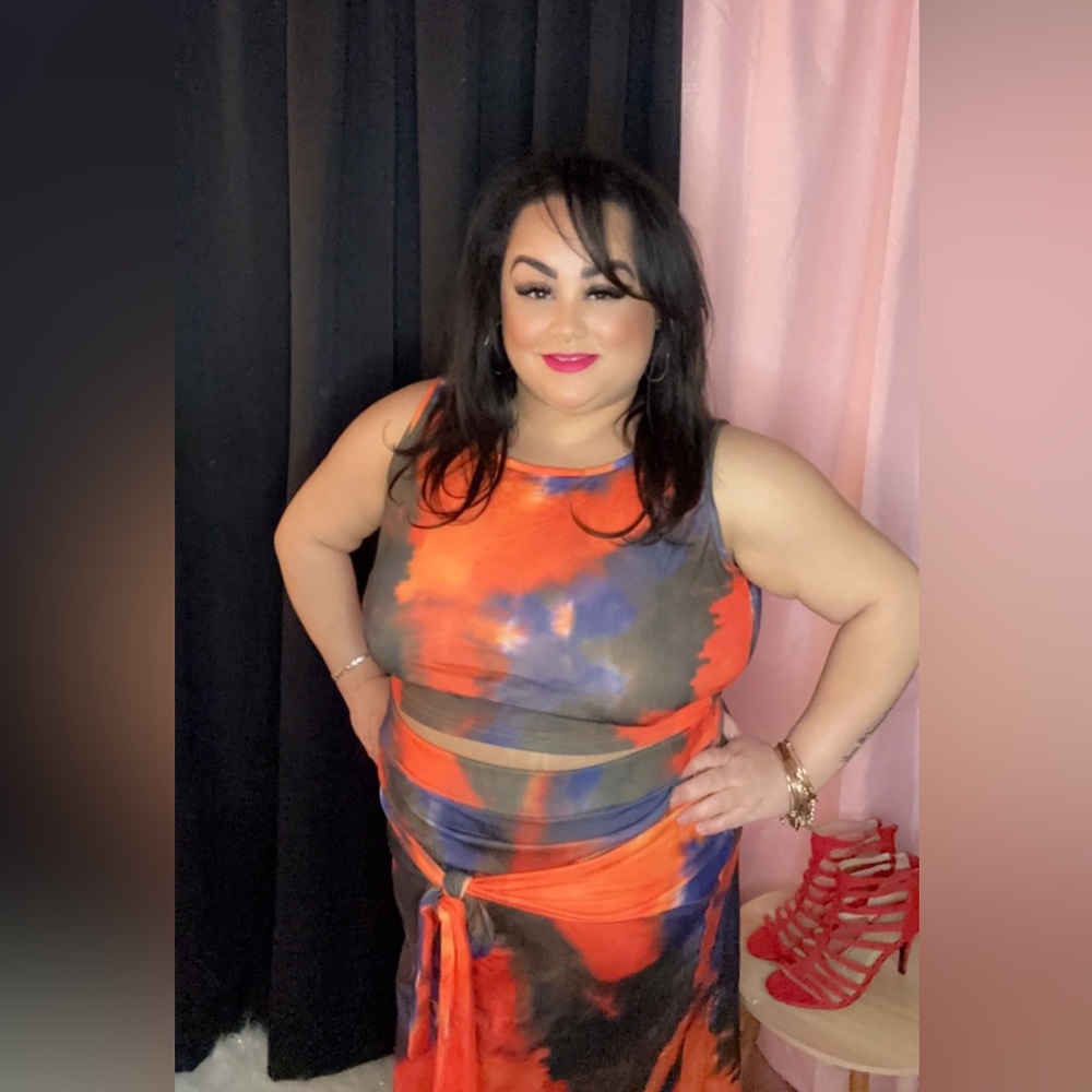 Two piece matching set, with skirt and shirt!